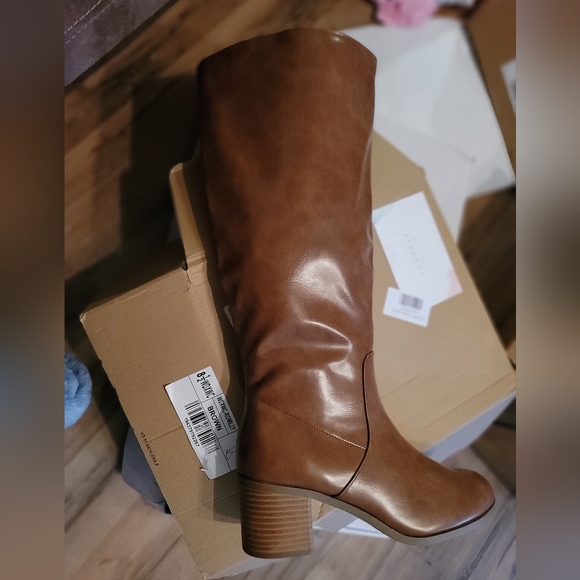 Never Worn Journee collection boots - Picture 2 of 3